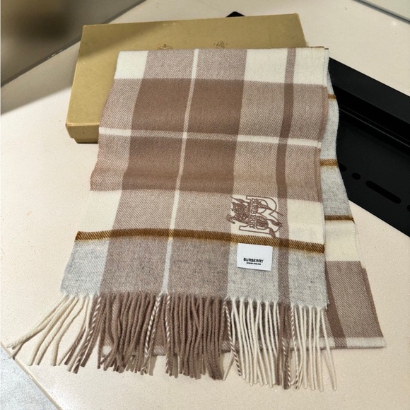 Burberry Coffee Check Scarf Brand new - Picture 5 of 6